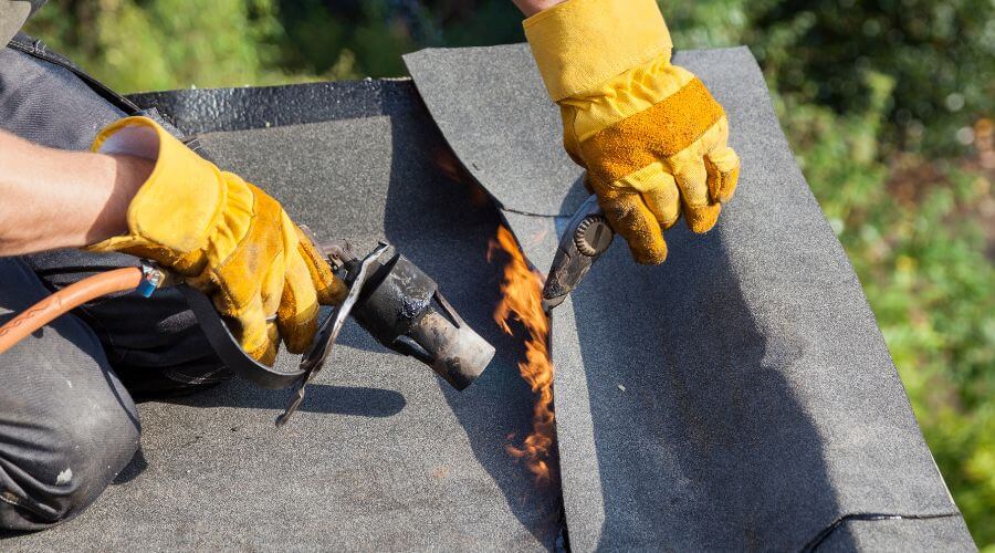 Professional gutter cleaning in Long Island, ME